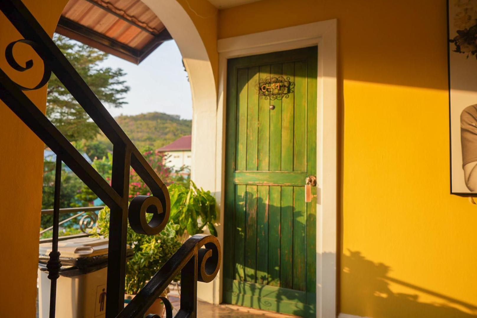 The Castello Resort Koh Larn Exterior foto